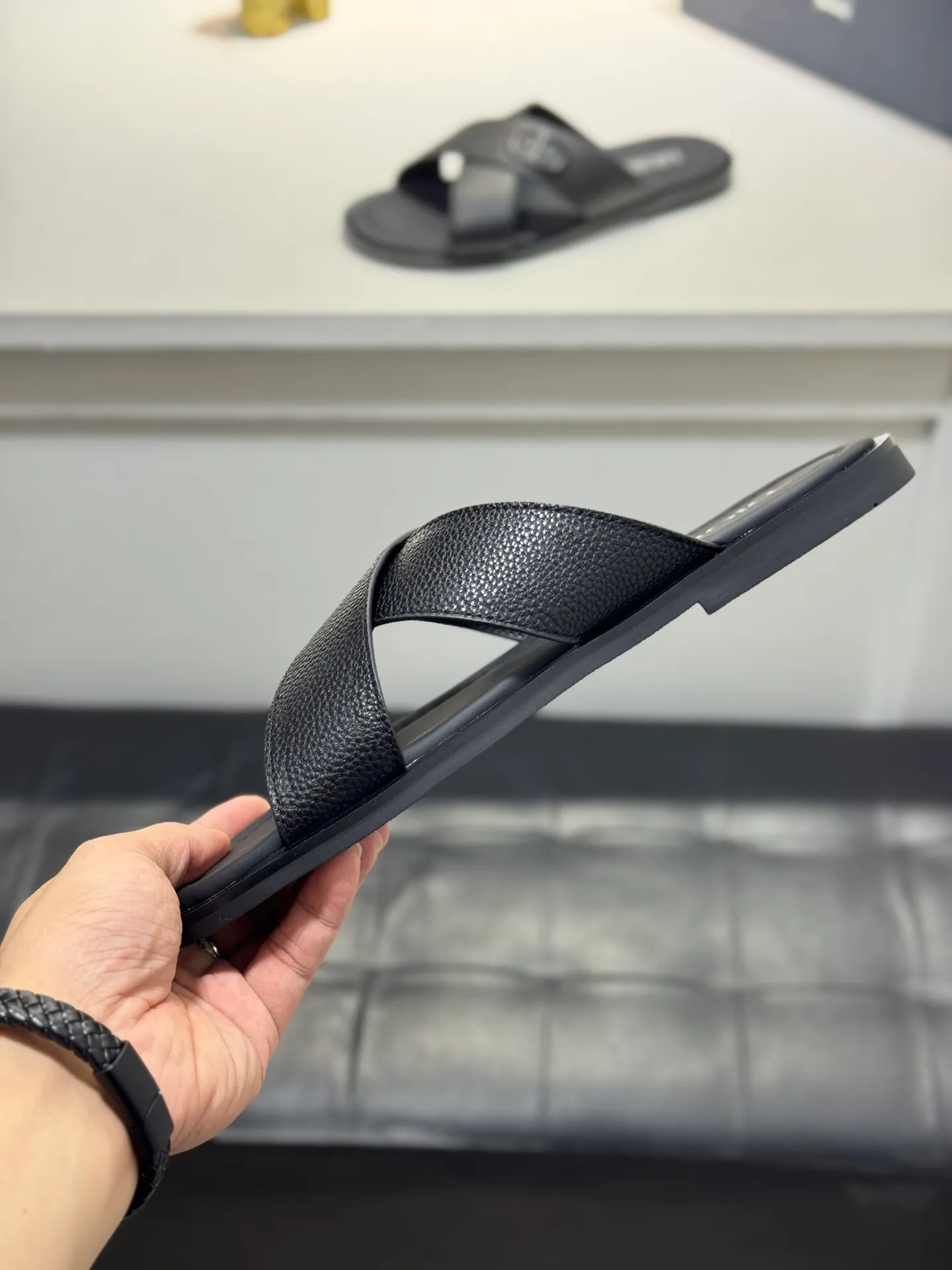 Men's men's shoes 💰320 [New style] 🦇🦇𝐂𝐡𝐫𝐢𝐬𝐭𝐢𝐚𝐧 𝐃𝐢𝐨𝐫 Dior slippers - the latest hot sandals, classic sandals, original replicas, super durable and versatile, cowhide leather with hardware accessories, very comfortable on the feet Look slim and white. Original molded outsole size: 38-44 (.45. Customized